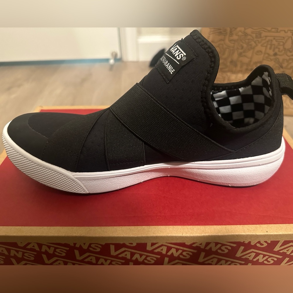 Vans NWT Ultrarange Gore Size 10